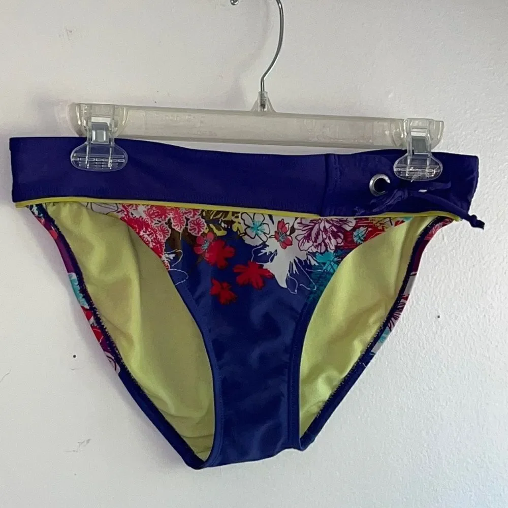 EUC PRETTY PURPLE FLORAL ATHLETA MEDIUM BIKINI BOTTOMS
